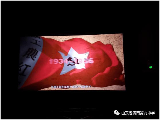 马思纯被曝开车逆行，把垃圾扔出窗外！该不该因为她是明星对其严苛？游戏画面